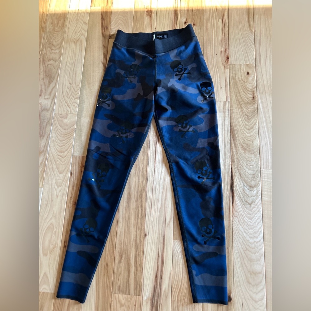 Ultracor x Soulcycle Lux skull camo leggings Medium excellent pre owned cond!